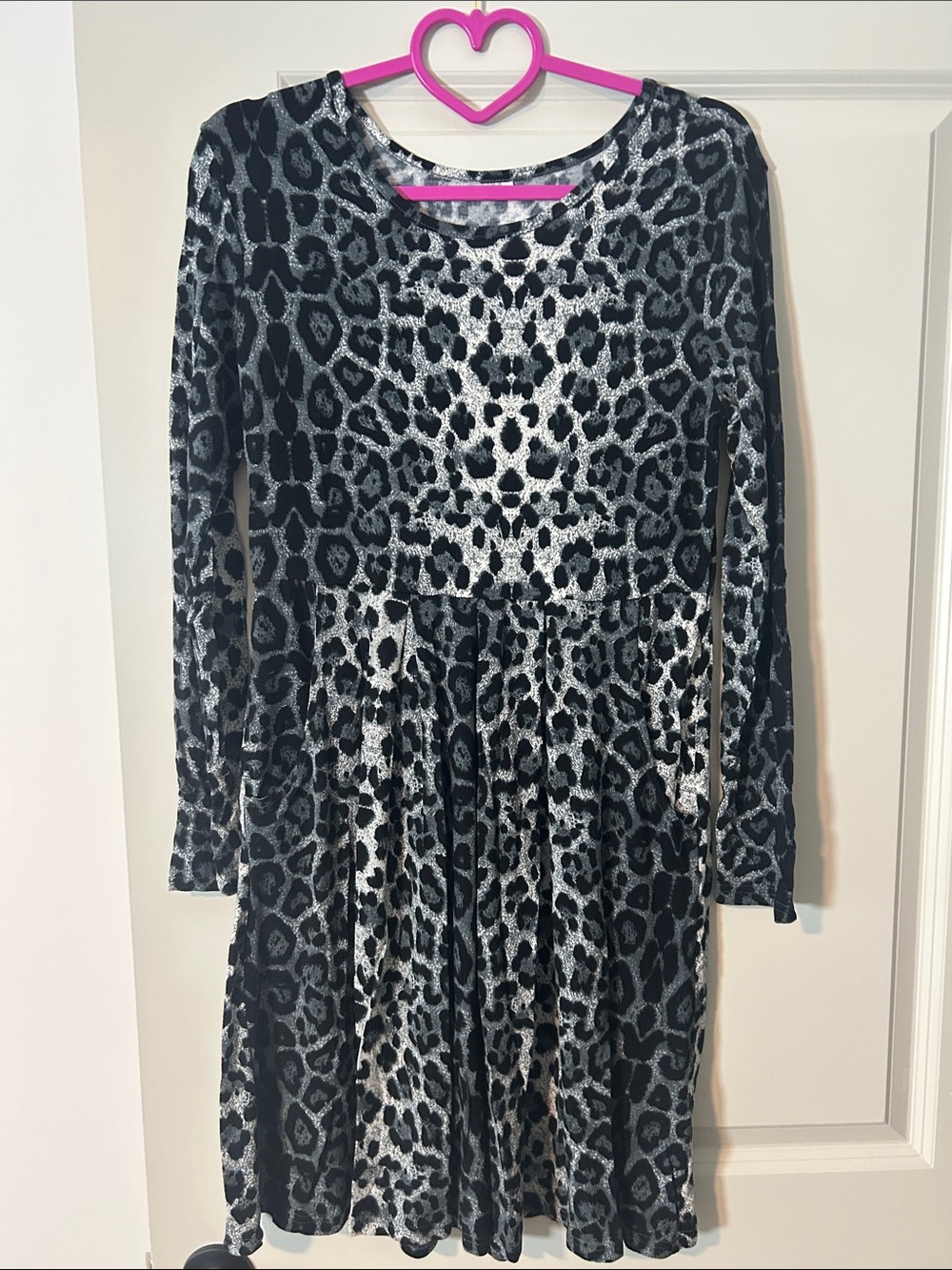 Women’s Black and Silver Leopard Print Long-Sleeve Dress